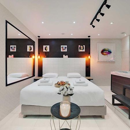 Intimate Apartment With Air Conditioner & Jacuzzi 2Br 6P Montmartre Paris Exterior photo